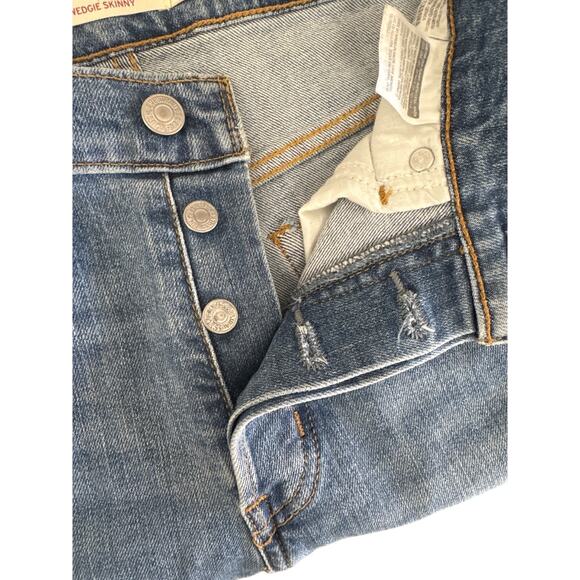 Levi's Womens Wedgie Skinny Jeans Distressed Light Wash Raw Hem Size 28 - Picture 9 of 12